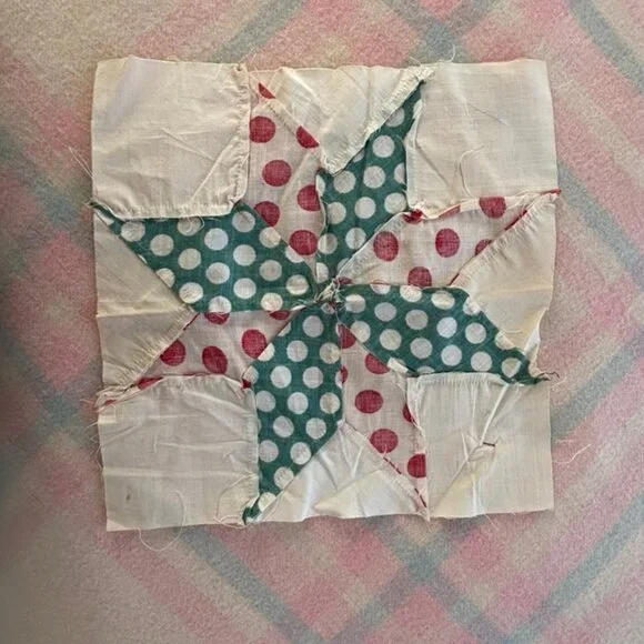 Vintage handmade Ohio Star quilt square red green - Picture 2 of 8